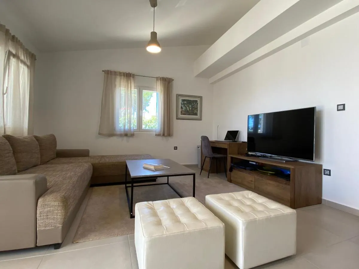 Holiday House Laura Vir