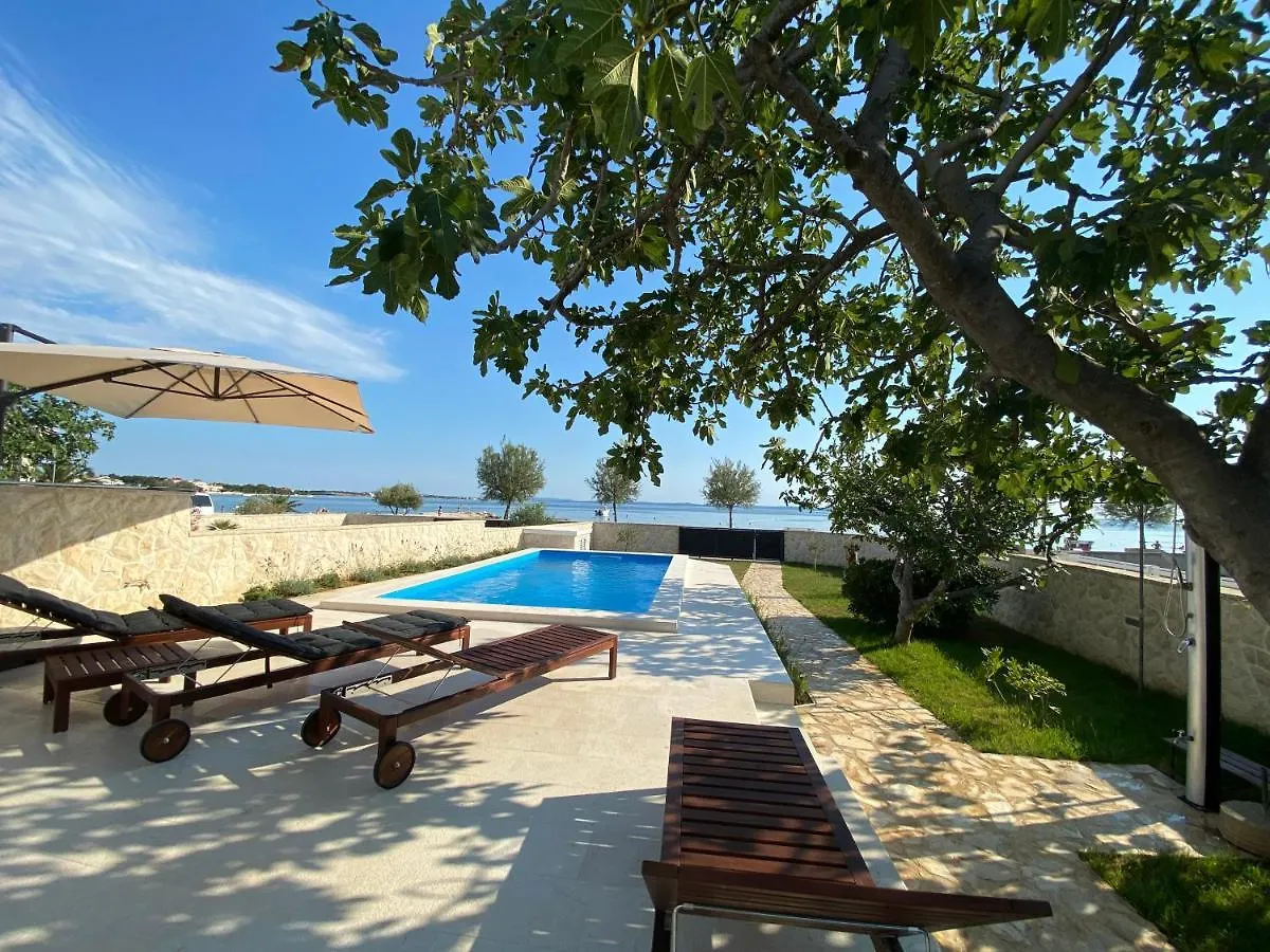 Holiday House Laura Vir 0*,