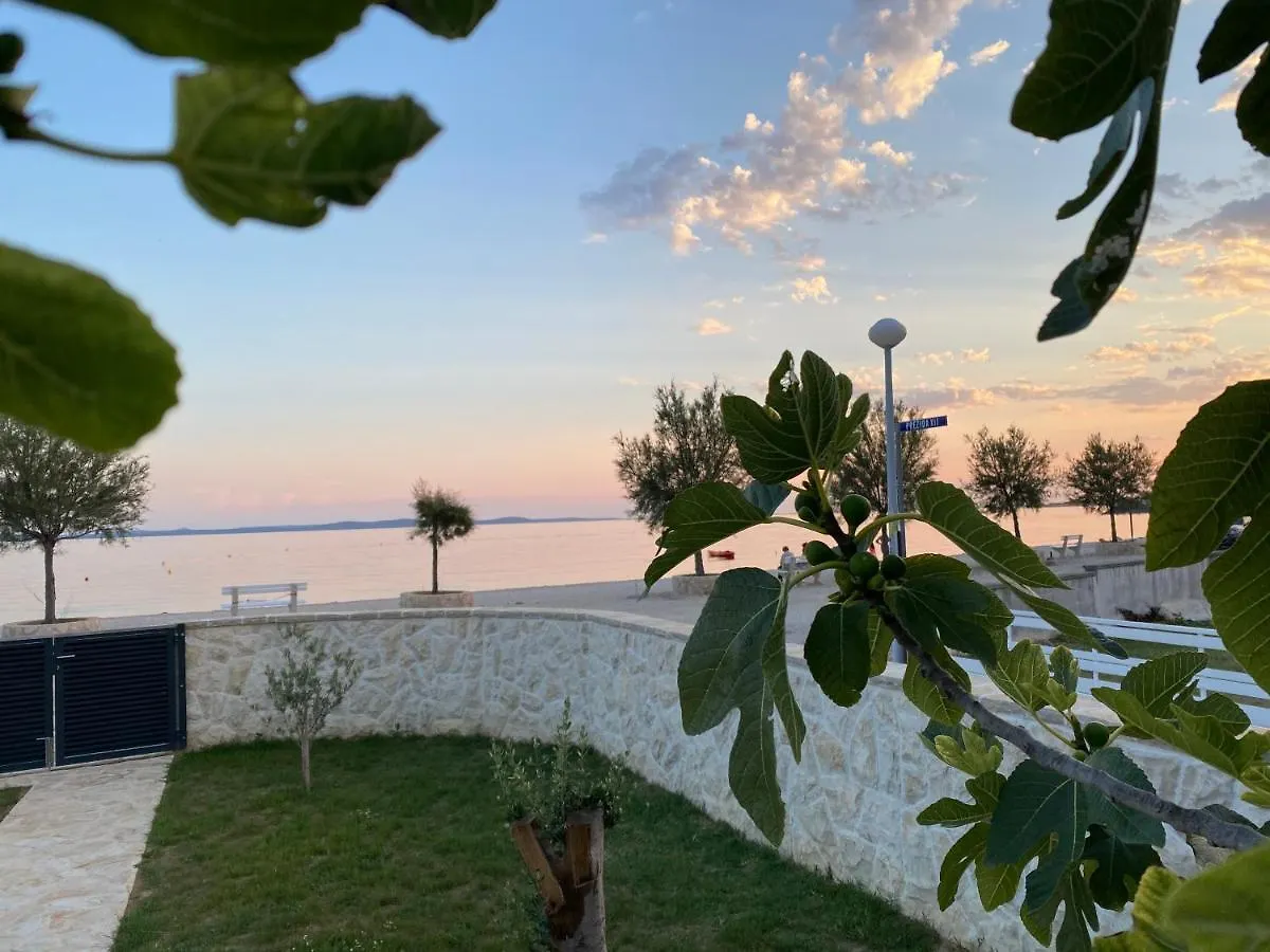 Holiday House Laura Vir Holiday home