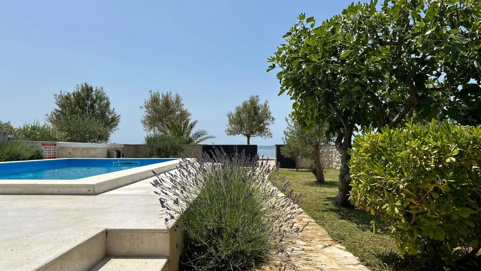 Holiday House Laura Vir 0*,  Kroatien